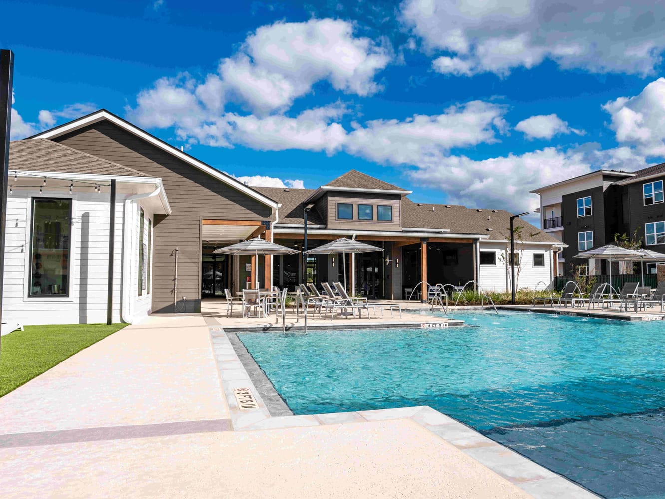 Waters at Crestview: 288 units, 8 buildings, 3 stories