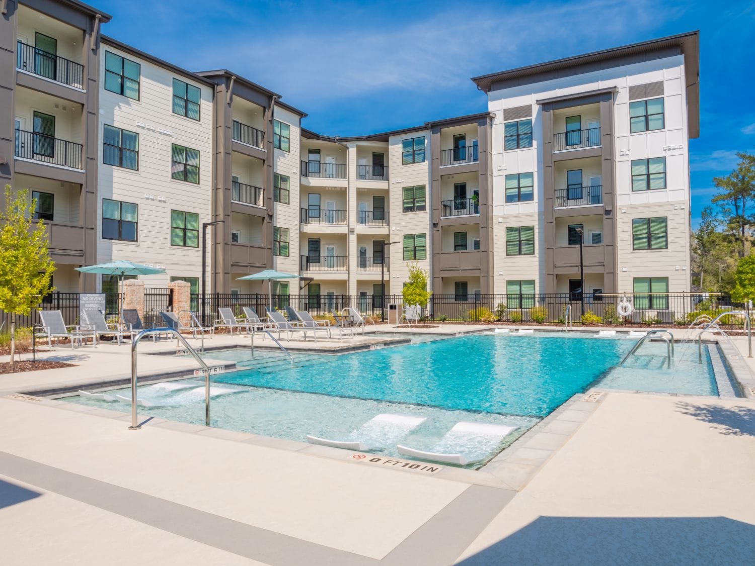 Waters at Freeport: 226 units, 3 buildings, 3 stories